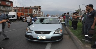 Gözlüğü Ve Şapkası Otomobilin Camına Yapıştı
