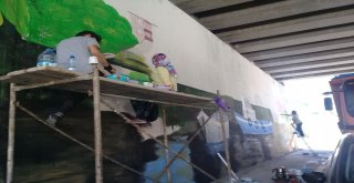 Körfez Rengarenk Oldu