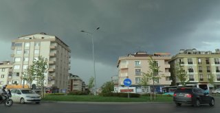 Sancaktepede Toprak Kayması Yaşanan Binanın Sakinleri Geceyi Otelde Geçirdi