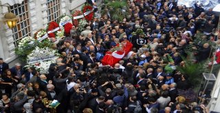 Ara Güler İçin Beyoğlu Üç Horan Ermeni Kilisesinde Tören Düzenlendi