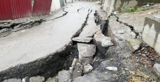 Zonguldakta Mahalle Yolu Çöktü
