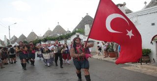 Halk Dansları Topluluğuna En İyi Grup Ödülü