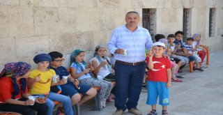 Kuran Kursu Öğrencilerine Simit Ve Ayran