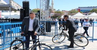 Belediye Başkanı Bahçeci, Bisikleti İle İlgi Odağı