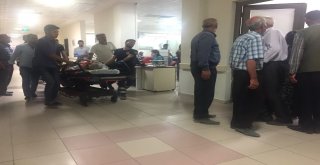 Traktör İle Kamyonet Çarpıştı