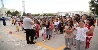 Başkan Çetinden Binlerce Çocuğa Spor Malzemesi