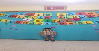 Minik Öğrenciler Okulun İlk Gününde Palyaço İle Karşılandı