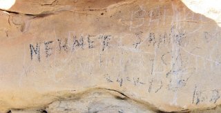 (Özel) Okuldan Mezun Olanlar, 100 Yıldır Mezuniyetlerini Bu Kayaya Yazıyor