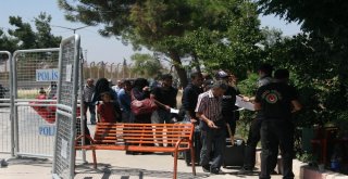Bayrama Giden Suriyelilerden 2 Bini Türkiyeye Döndü