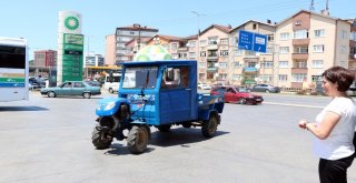 Yaralı Halde Bulduğu Köpeği Tarım Aracıyla 30 Kilometreden Tedaviye Getirdi