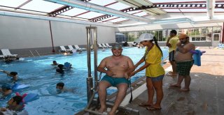 Çukurovada Yüzmeye Engel Yok