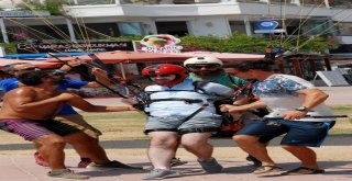 Görme Engelliler Yamaç Paraşütüyle Uçtu