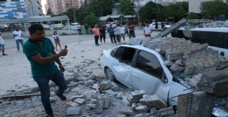 Fabrika Duvarı Araçların Üzerine Çöktü