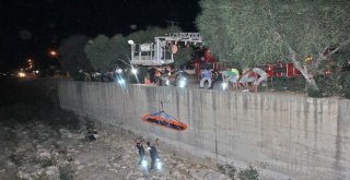 Dere Yatağına Düşen Genç Vinçle Kurtarıldı