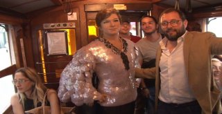 İstiklalde Balmumu Vatman Heykeli Nostaljik Tramvaya Renk Kattı