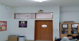 Sınıflarında Davetsiz Misafirle Ders Yapıyorlar