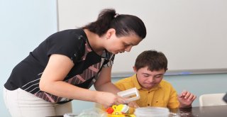 Engelli Çocuklar Yaz Spor Okulunda Yeteneklerini Geliştiriyor