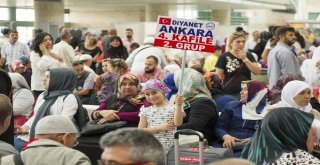 Ankaradan İlk Hac Kafilesi Dualarla Uğurlandı