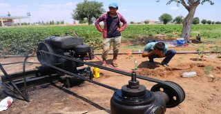 (Özel Haber) Tarlasına Su Gelmeyince Geleneksel Yöntemi Uygulamaya Başladı