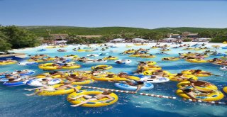 Sıcaktan Bunalanlar Plajlara, Su Parklarına Ve Milli Parka Koştu