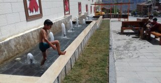 Hakkarideki Sıcaklar Çocukları Bunalttı