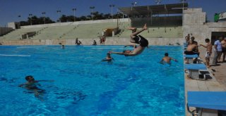 Bin 200 Çocuk Ve Genç Serinlemek İçin Olimpik Havuza Gidiyor