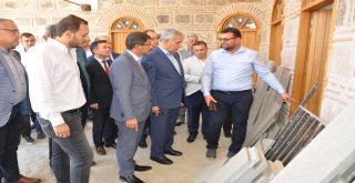 Arınç, Kapatılan Fetönün Öğrenci Yurdundaki Yenileme Çalışmalarını İnceledi