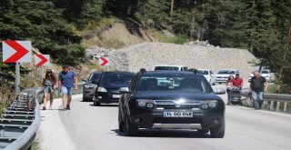 Tatilciler, Abant Tabiat Parkında 5 Kilometrelik Araç Kuyruğu Oluşturdu