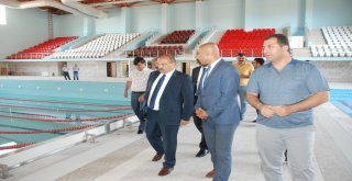 Vali Ustaoğlu Yarı Olimpik Yüzme Havuzunda İncelemelerde Bulundu