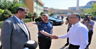 Vali Çeber Ve Rektör Polat Kayıt Yapan Öğrencilerle Bir Araya Geldi