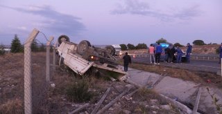 İçki Yüklü Tır Yol Kenarındaki Araca Çarptı: 2 Yaralı