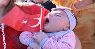 Binlerce Kadın Aynı Anda İstiklal Marşı Ve Andımızı Okudu