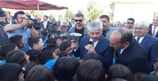 Karsta Güneş Altında Kalan Öğrencileri Vali Doğan Kurtardı