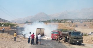 (Özel) Un Yüklü Tır Küle Döndü