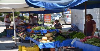 Kuşadasında Soğucak Pazarı İlgi Görüyor