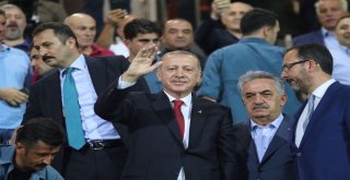 Cumhurbaşkanı Erdoğan, Çaykur Rizespor-Kasımpaşa Maçını İzlemek İçin Çaykur Didi Stadyumuna Geldi