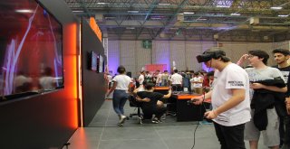 Binlerce Genç Oyun Fuarında Eğlenceli Dakikalar Yaşadı