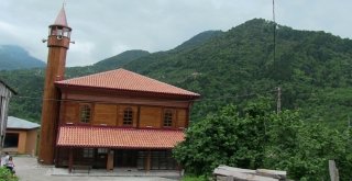 Camideki Rengarenk Motifler Ziyaretçilerin İlgi Odağı Oluyor