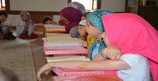 Kuran Kursu Öğrencilerine Simit Ve Ayran