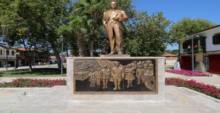 Manavgat Belediyesinden Sideye Rölyefli Atatürk Anıtı