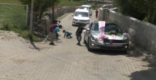 Bahşiş Almak İsteyen Çocuklar Canlarını Hiçe Sayıyor