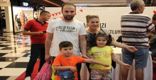 Zafer Bayramını Atatürk İmzası İle Kutladılar