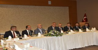 Bakan Ersoy, Kuşadalı Ve Didimli Turizmcilerle Bir Araya Geldi