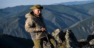 Putin Dağlarda Dolaşırken Görüntülendi