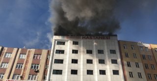 Sultanbeylideki Özel Hastanede Korkutan Yangın