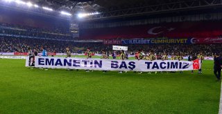 Fenerbahçeli Futbolcular Cumhuriyet Bayramını Kutladı