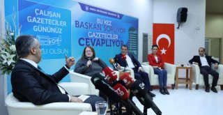 Bu kez başkan sordu, gazeteciler cevapladı