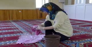 Tepebaşındaki Camilerde Temizlik Var