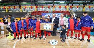 Gaziosmanpaşada Amatör Spor Kulüplerine Malzeme Desteği