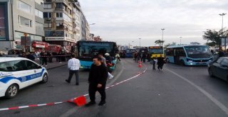 Kadıköyde Yol Çöktü, Özel Halk Otobüsünün Tekeri İçine Düştü